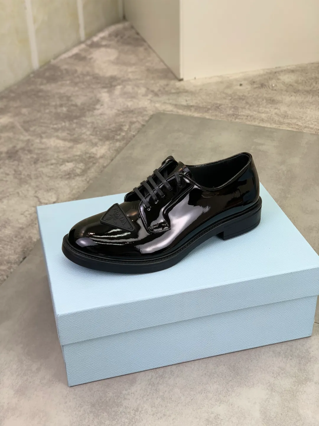 Men's Men's Shoes💰P640💰[New Style] High Quality Water-dyed Niuli 🆘[PRADA] Prada's latest casual business leather shoes for men! Listed simultaneously! The fabric is made of specially imported original calfskin, and the interior is made of imported water-dyed cowhide. It is absolutely luxurious and leads the fashion trend. High-end combination rubber outsole, size: 38-44 (45 and 46 can be customized) 3️⃣ colors available